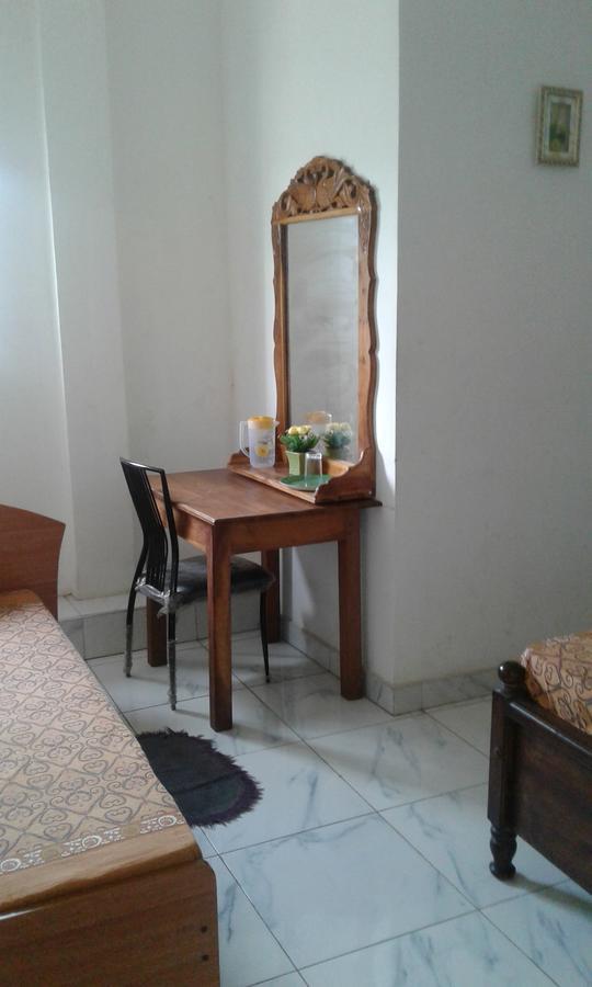 Down Town Hotel Ponnarankulama Buitenkant foto