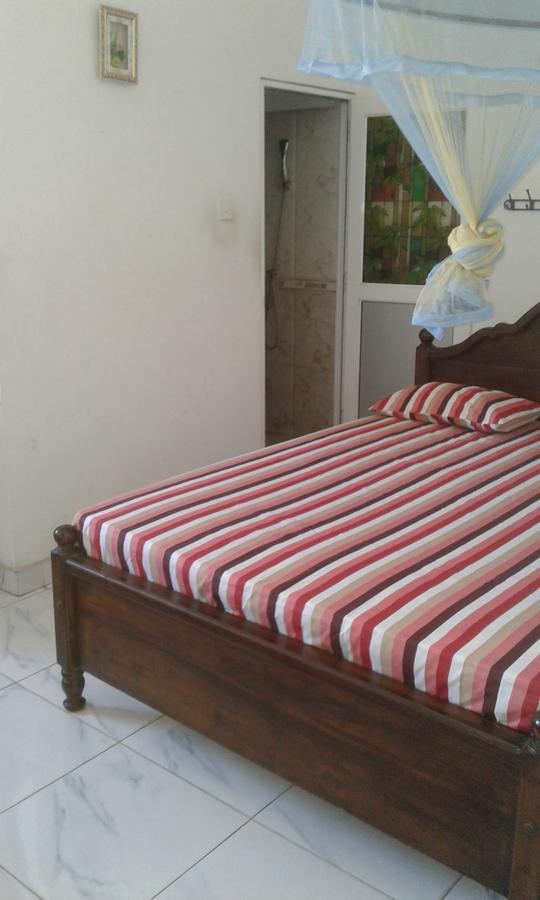 Down Town Hotel Ponnarankulama Buitenkant foto