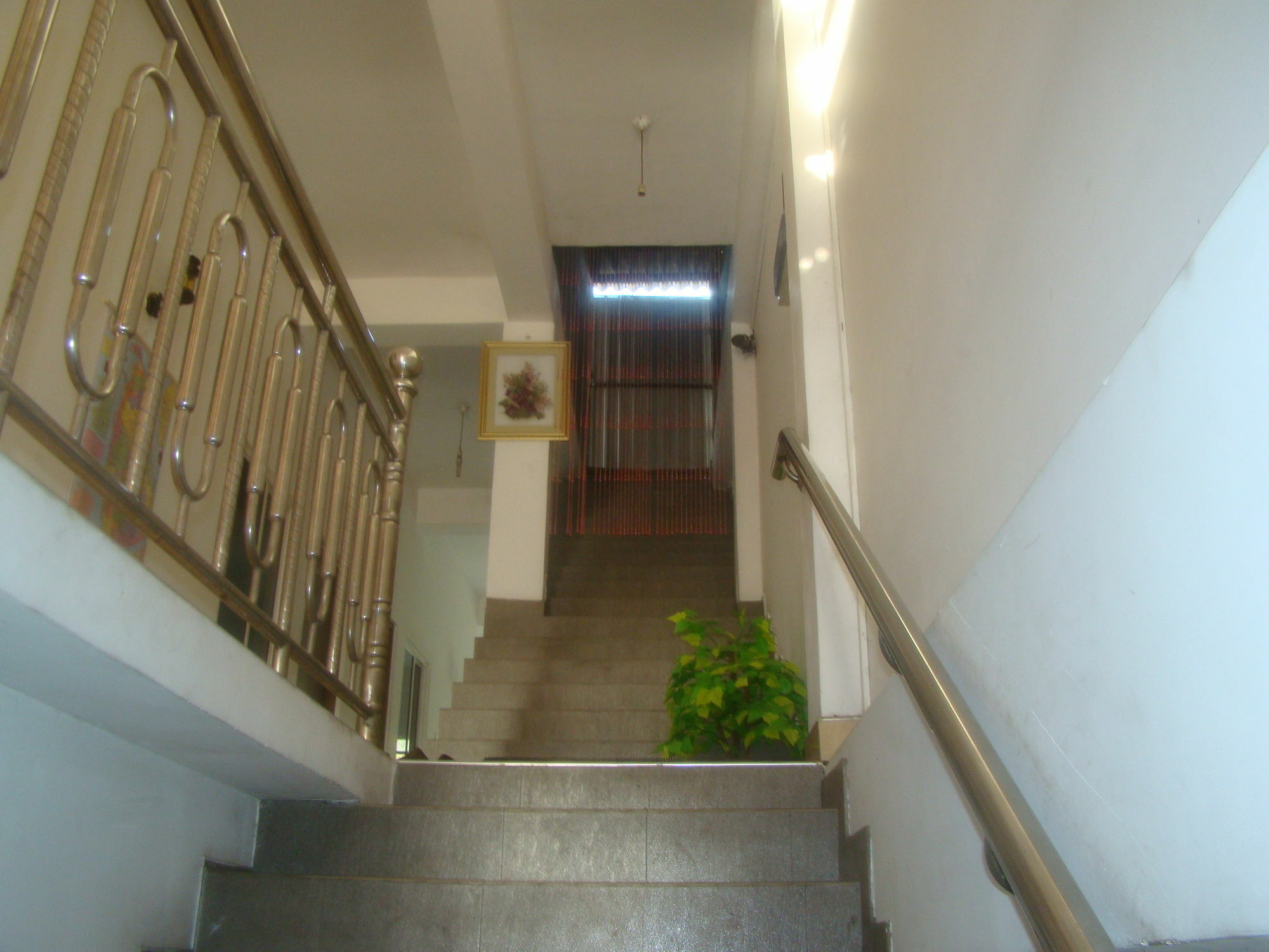 Down Town Hotel Ponnarankulama Buitenkant foto